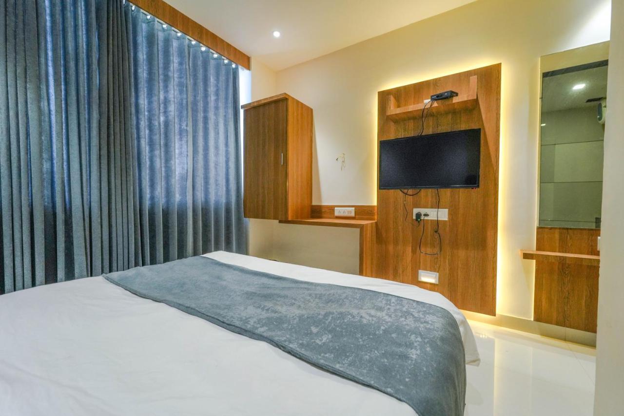 Hotel New Empire Ahmedabad Exterior photo