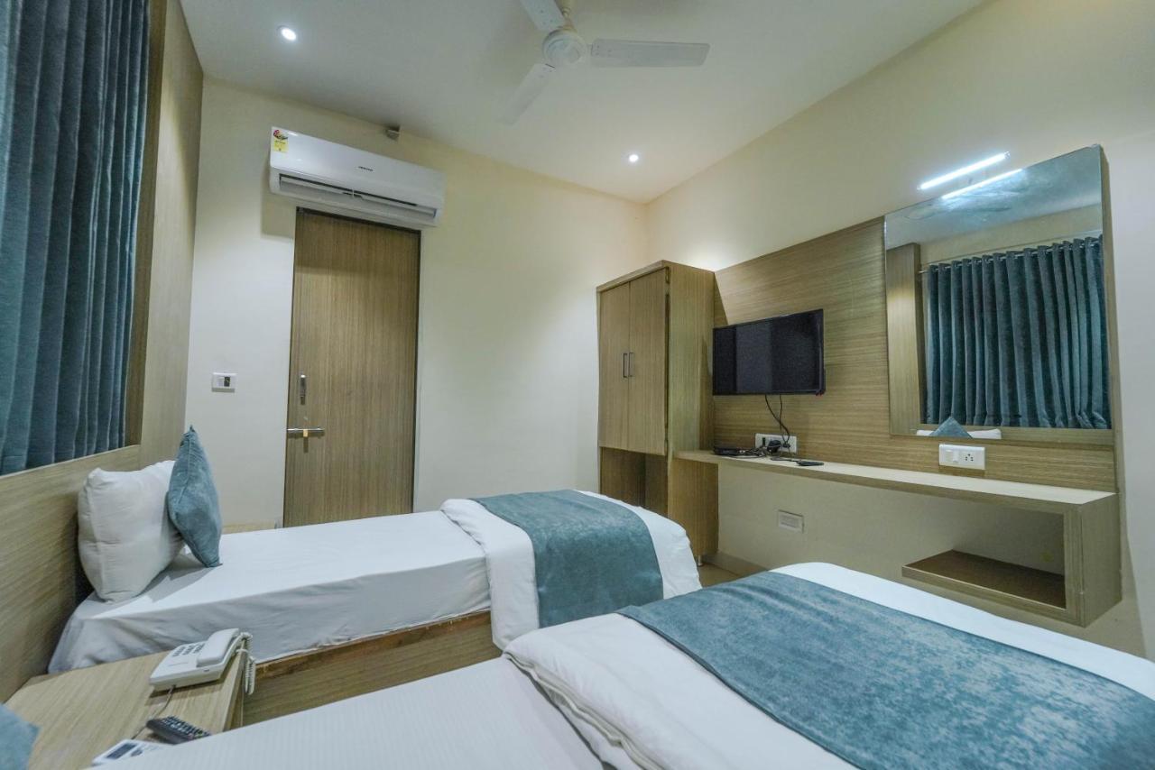 Hotel New Empire Ahmedabad Exterior photo