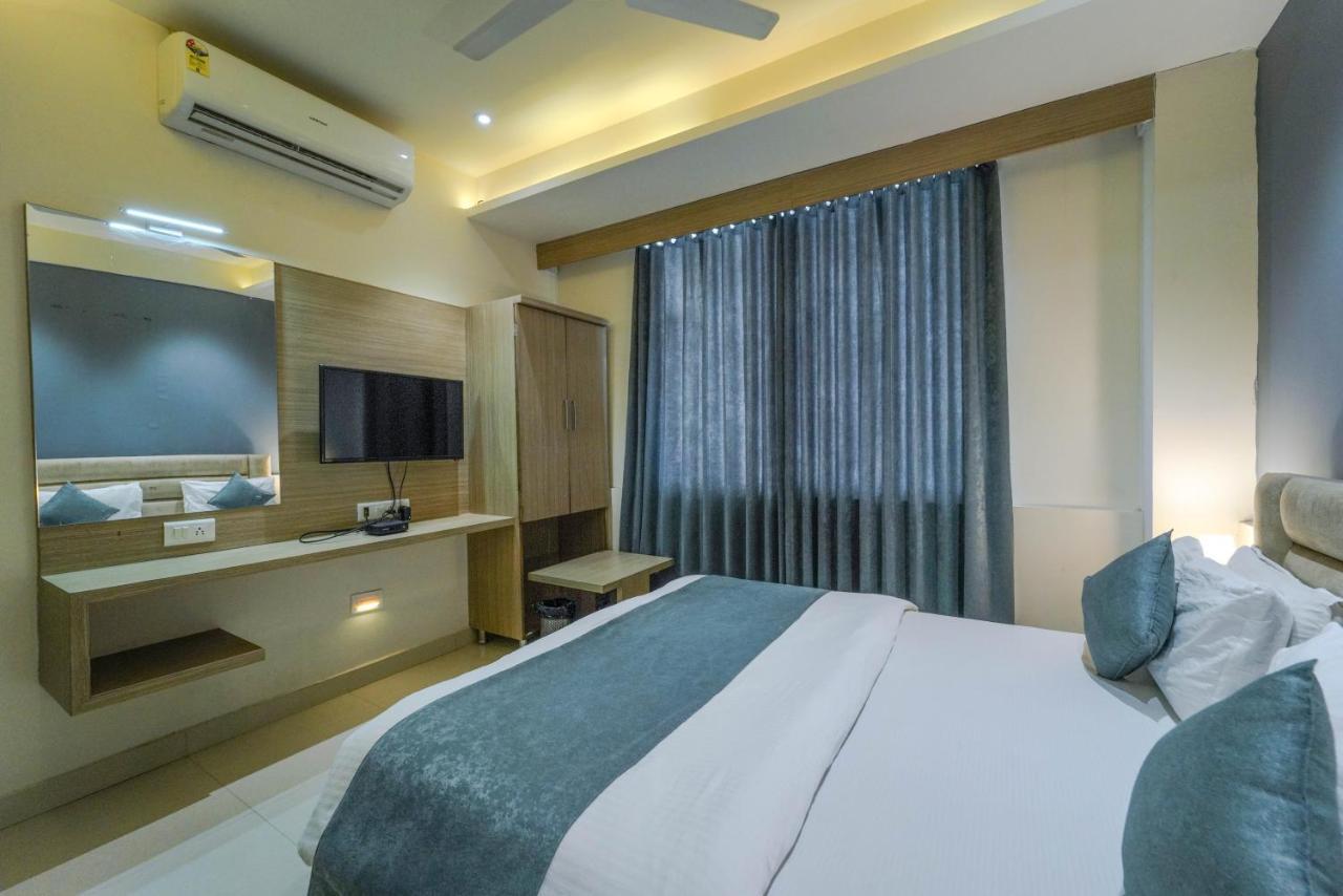 Hotel New Empire Ahmedabad Exterior photo